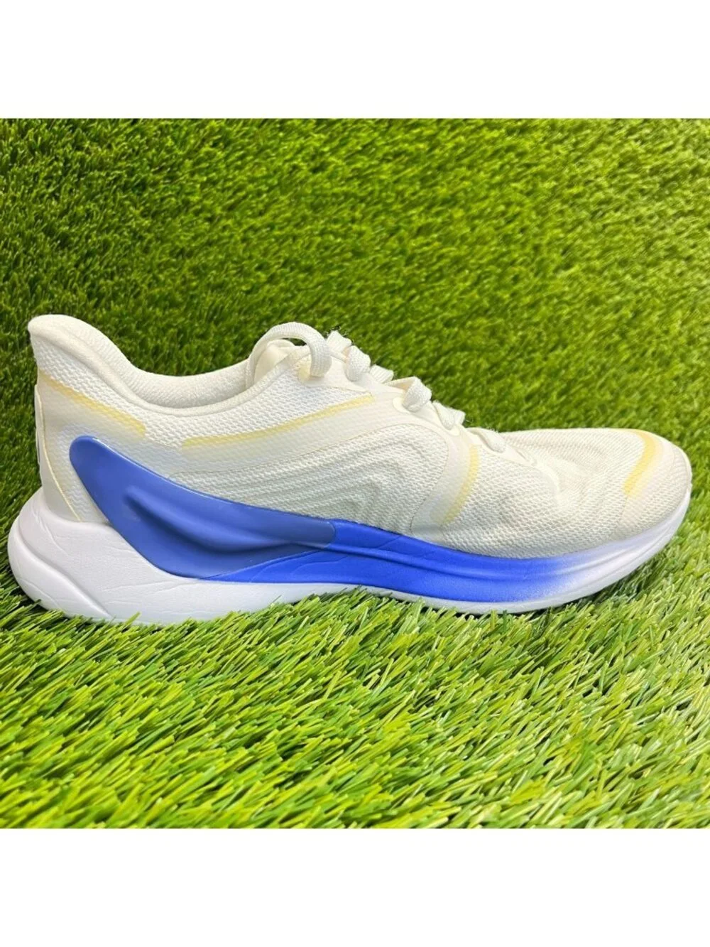 Lululemon Blissfeel Run 2 Womens Size 8 White Athletic Running Shoes Sneakers